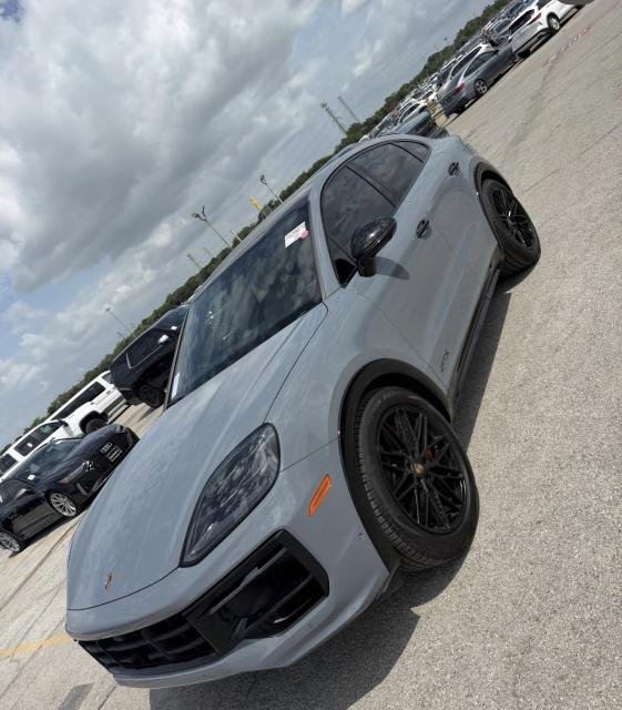 2025 PORSCHE CAYENNE GTS V8 &ndash; photo 2