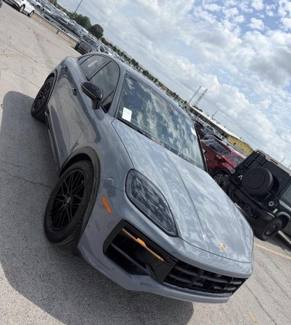 2025 PORSCHE CAYENNE GTS V8 &ndash; photo 3