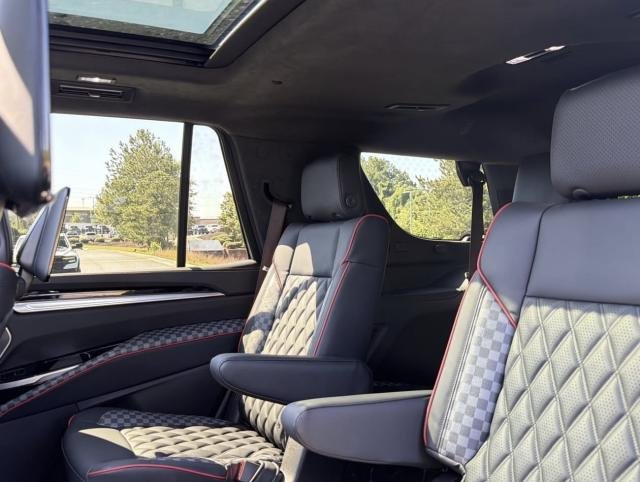 2026 Cadillac Escalade 4WD LV Platinum Sport &ndash; photo 15