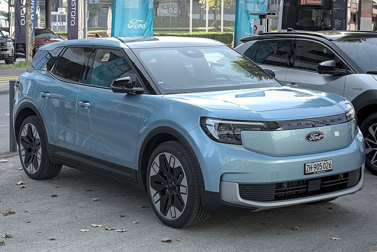 2023 Ford Explorer Touring &ndash; photo 3