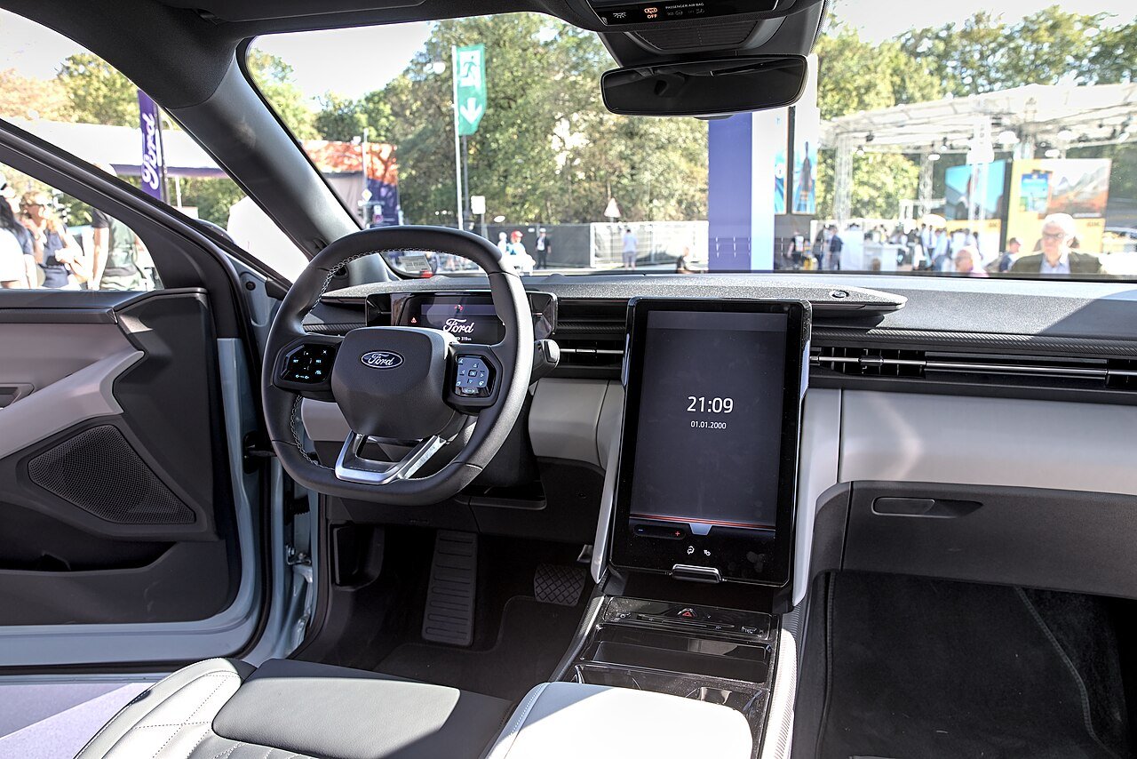 2023 Ford Explorer Touring &ndash; photo 4