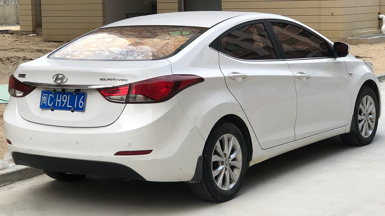 2022 Hyundai Elantra LE &ndash; photo 2
