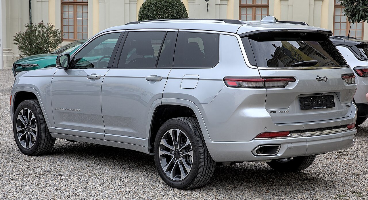 2022 Jeep Grand Cherokee SEL &ndash; photo 2