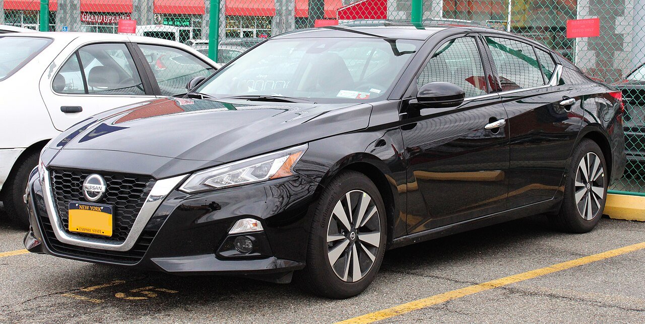 2023 Nissan Altima LE &ndash; photo 2