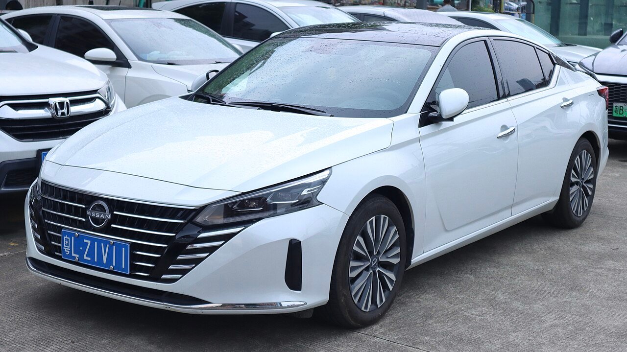 2023 Nissan Altima LE &ndash; photo 4