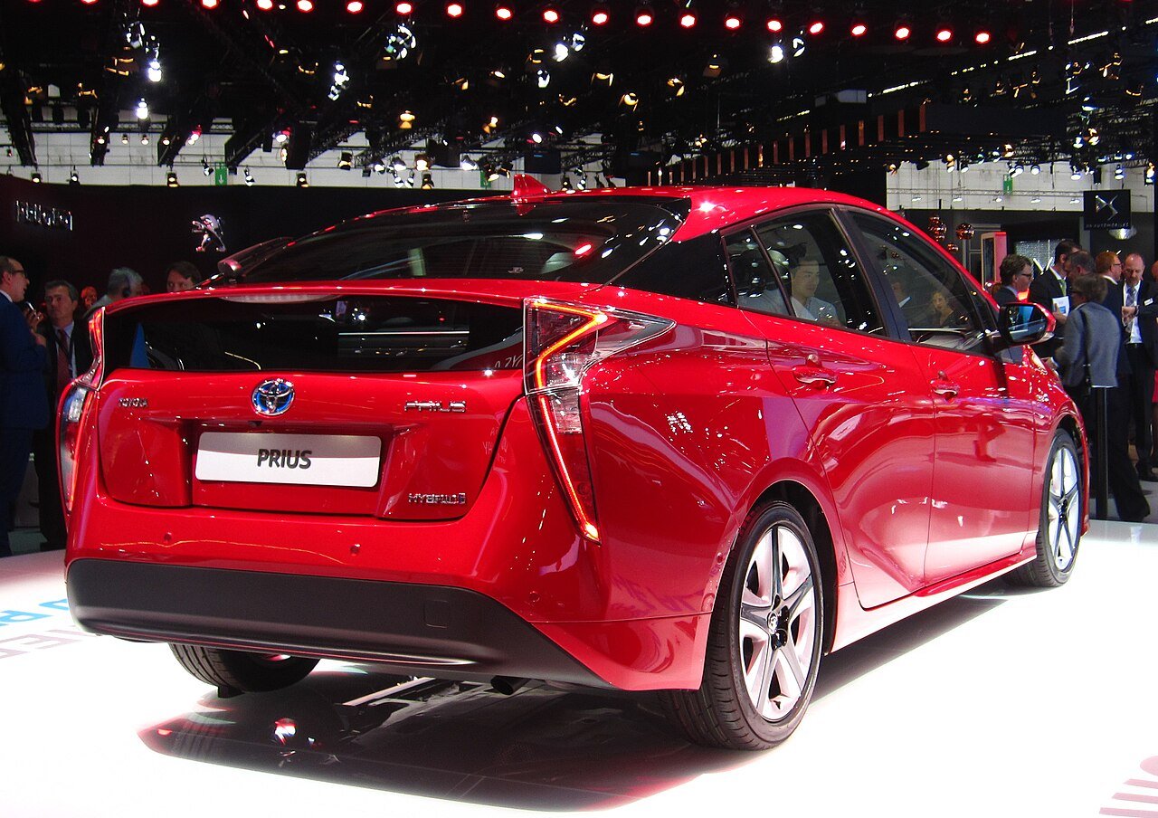 2015 Toyota Prius S &ndash; photo 3