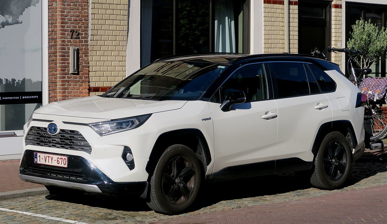 2018 Toyota RAV4 SE &ndash; photo 2