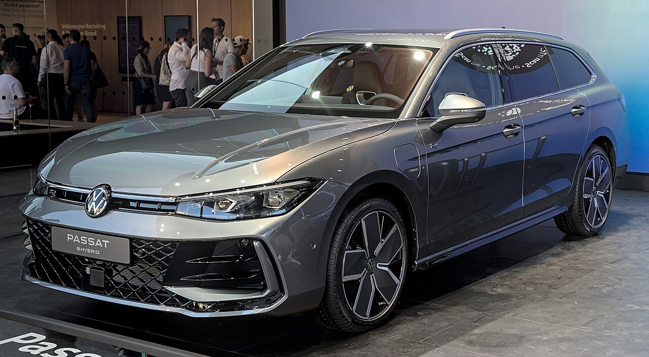 2023 Volkswagen Passat LE &ndash; photo 2